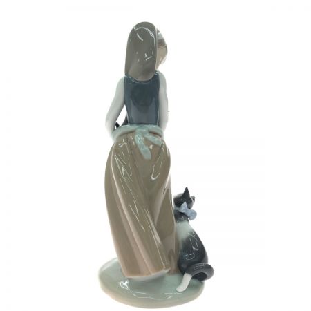  LLADRO リヤドロ インテリア小物 置物 陶器 フィギュリン 少女と子猫 子猫をエプロンに 元箱入 01309