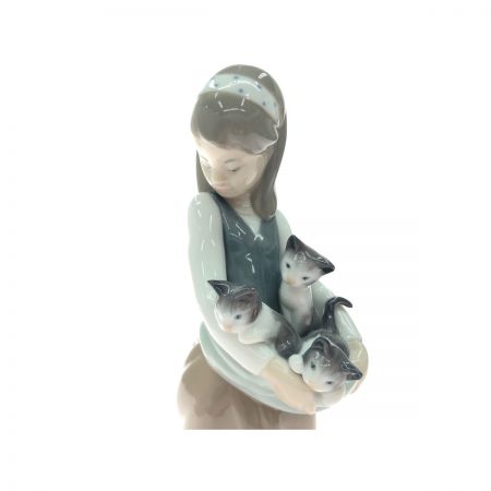  LLADRO リヤドロ インテリア小物 置物 陶器 フィギュリン 少女と子猫 子猫をエプロンに 元箱入 01309