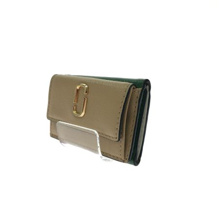  MARC JACOBS マークジェイコブス レディース コンパクトウォレット 三つ折り財布 スナップショット ベージュ×グリーン