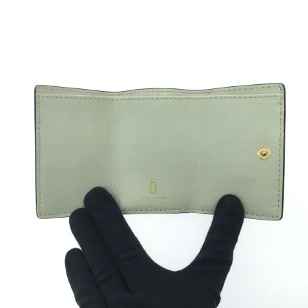  MARC JACOBS マークジェイコブス レディース コンパクトウォレット 三つ折り財布 スナップショット ベージュ×グリーン