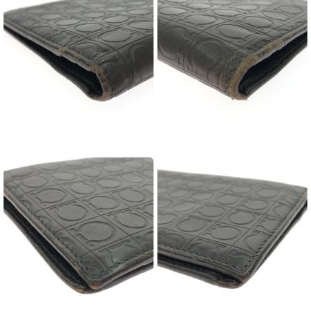  Salvatore Ferragamo サルヴァトーレフェラガモ 二つ折り長財布 ガンチーニ 総柄 型押し レザー IY-569413 ブラウン