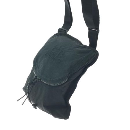  C.P. COMPANY シーピーカンパニー メンズ ショルダーバッグ 刺繍ロゴ ガーメントダイ加工 撥水 クロスボディ 110188G ブラック