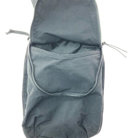  C.P. COMPANY シーピーカンパニー メンズ ショルダーバッグ 刺繍ロゴ ガーメントダイ加工 撥水 クロスボディ 110188G ブラック