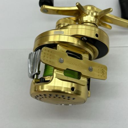  SHIMANO シマノ ベイトリール 15カルカッタコンクエスト 100HG RIGHT 右ハンドル 03437
