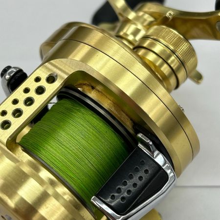  SHIMANO シマノ ベイトリール 15カルカッタコンクエスト 100HG RIGHT 右ハンドル 03437