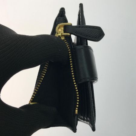  PRADA プラダ 財布 2つ折り財布  サフィアーノ　1ML047 2DYG