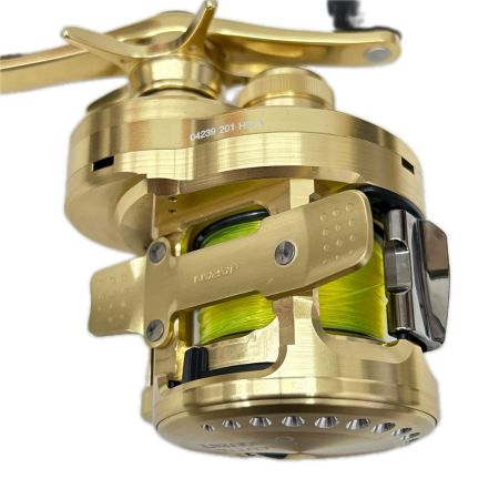 SHIMANO シマノ ベイトリール 21 カルカッタコンクエスト201HG 04239