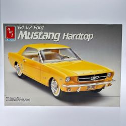 プラモデル  1964 1/2 フォード・マスタング・ハードトップ」の1/16スケール・プラスチックモデルキット Sランク