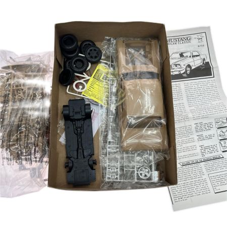 プラモデル  1964 1/2 フォード・マスタング・ハードトップ」の1/16スケール・プラスチックモデルキット