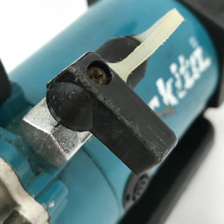  MAKITA マキタ 充電式真空ポンプ　本体のみ VP180D