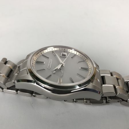  CITIZEN シチズン ザ・シチズン エコドライブ チタン デイト 箱・取説・コマ付 AQ1020-51A ホワイト