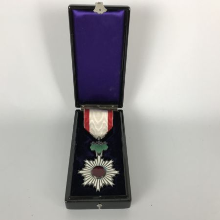   旭日単光章 勲六等単光旭日章 日本軍勲章ケース付き