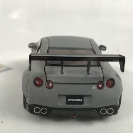   PGM 1/64 日産 R35 ロケットバニー フル開閉モデル 丸台座 リミテッドエディション PGM-640703 グレー