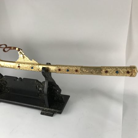   模造刀 黄金梨子地螺鈿飾剣 国宝複美 展示台・木箱付