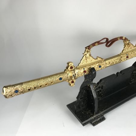   模造刀 黄金梨子地螺鈿飾剣 国宝複美 展示台・木箱付