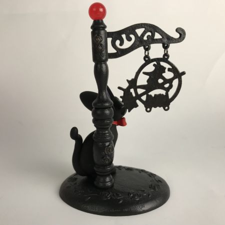   魔女の宅急便 カレンダー ジジ 看板前で待ち合わせ