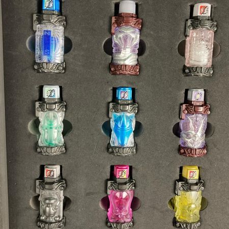   仮面ライダービルド フルボトル45個 アタッシュケースセット