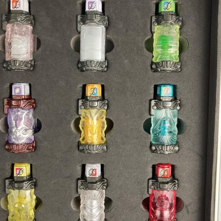  仮面ライダービルド フルボトル45個 アタッシュケースセット
