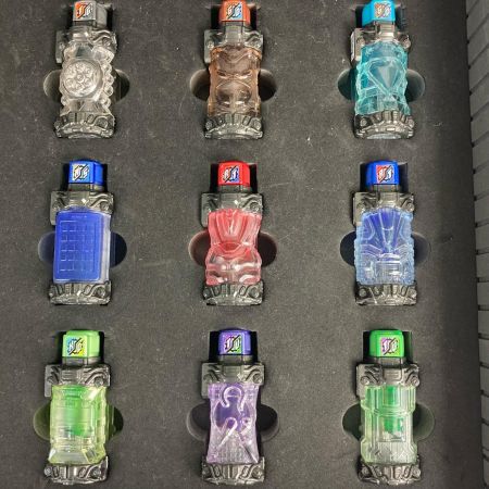   仮面ライダービルド フルボトル45個 アタッシュケースセット