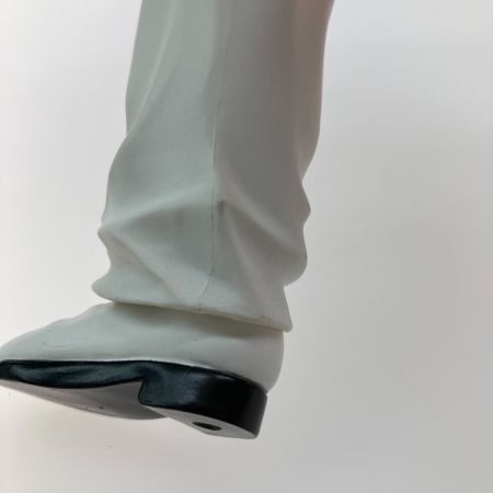   E.YAZAWA フィギュア 白スーツ・マイクスタンド