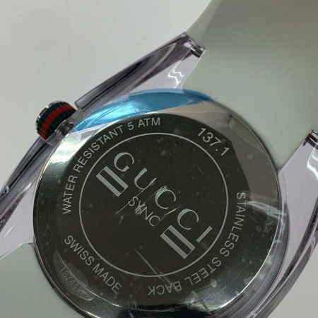  GUCCI グッチ   腕時計 クォーツ ラバー 137.1