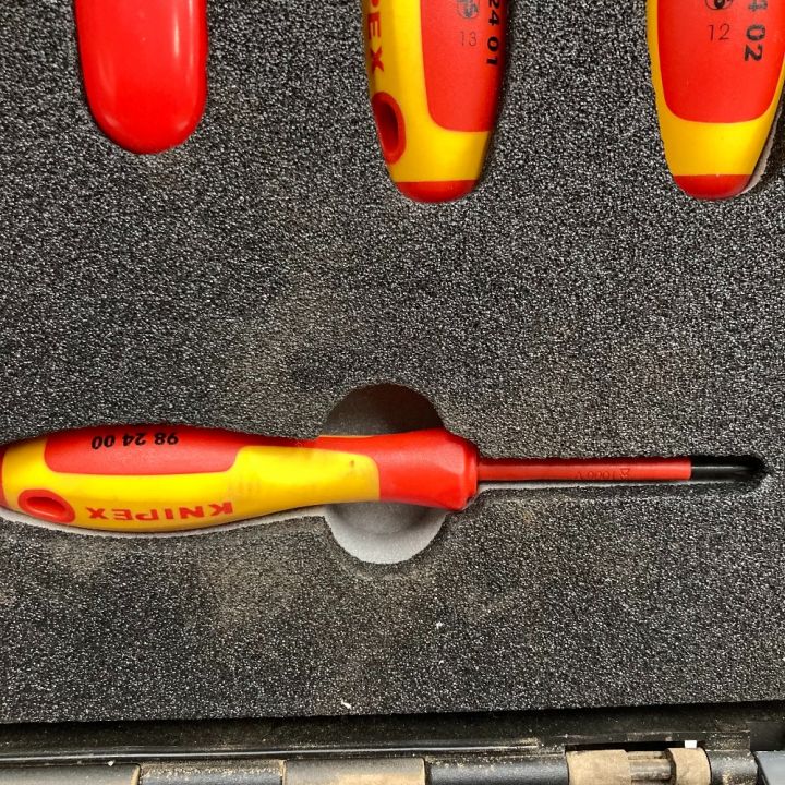 KNIPEX クニペックス 絶縁工具セット 26点セット 989912|中古 KNIPEX クニペックス 絶縁工具セット 26点セット 989912|中古