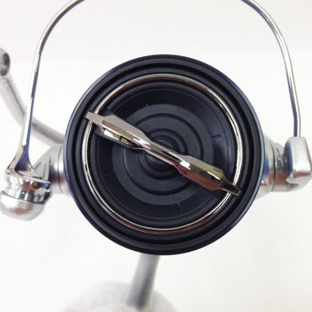  SHIMANO シマノ 19ストラディック　C3000HG　04019　スピニングリール C3000HG 箱付