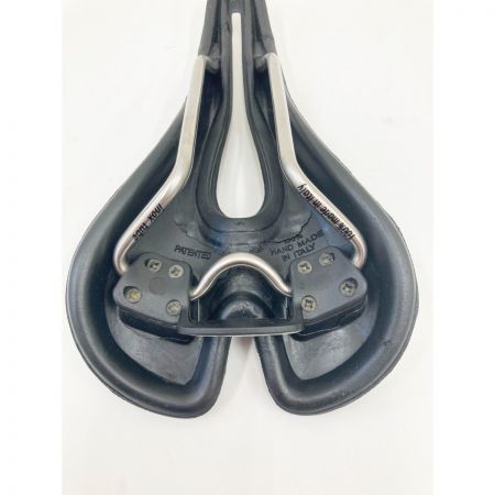  HELL セラ サドル HELL