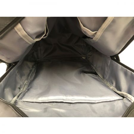  LARKINS バッグ リュック ブラック