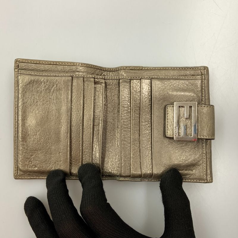 中古】 FENDI フェンディ ズッカ柄 二つ折り 短財布 ベージュ｜総合 ...