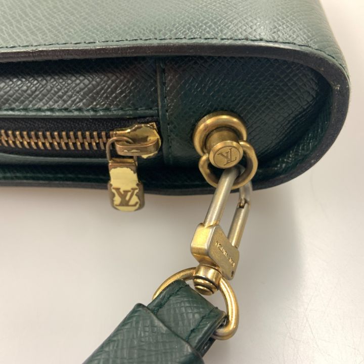 LOUIS VUITTON ルイヴィトン タイガ バイカル クラッチバッグ M30184 グリーン｜中古｜なんでもリサイクルビッグバン