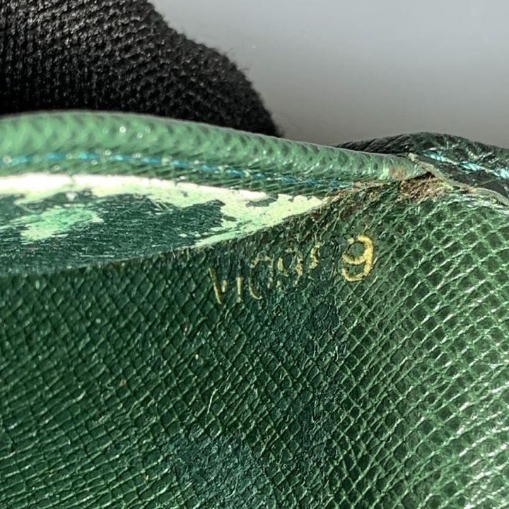 LOUIS VUITTON ルイヴィトン タイガ ポルト バルール カルト クレディ