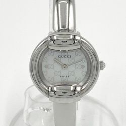 〇〇 GUCCI グッチ GG柄 シェル 文字盤 バングルウォッチ 腕柄時計 1400L シルバー x ホワイト Bランク