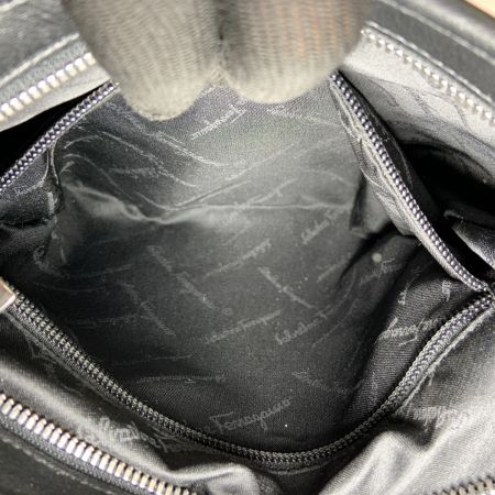  Salvatore Ferragamo サルヴァトーレフェラガモ ワンショルダーバッグ AU-21 0735 ブラック