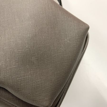  GUESS ゲス メッセンジャーバッグ ショルダーバッグ  カーキ