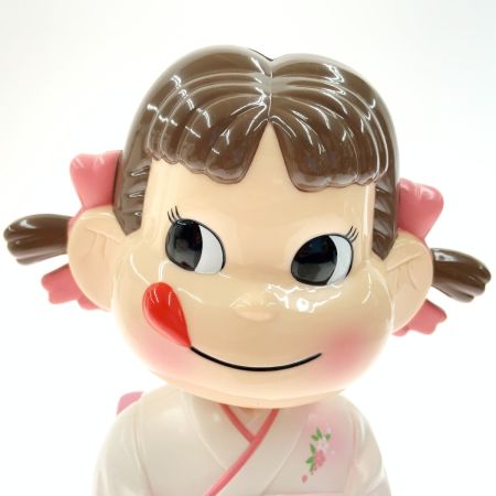   不二家のペコちゃん人形 首ふり 着物人形 白 きもの 置物 フィギュア ホワイト