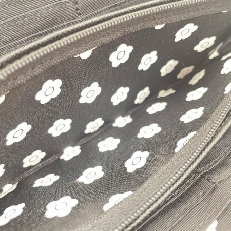 MARY QUANT マリークワント ラウンドファスナー長財布 バイカラー ベルト風デザイン ブラック×ホワイト
