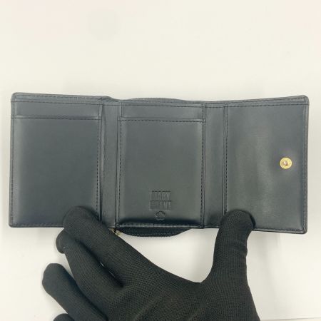  MARY QUANT マリークワント フーリーデイジーパッチ ミニウォレット 三つ折り財布 ブラック x ホワイト