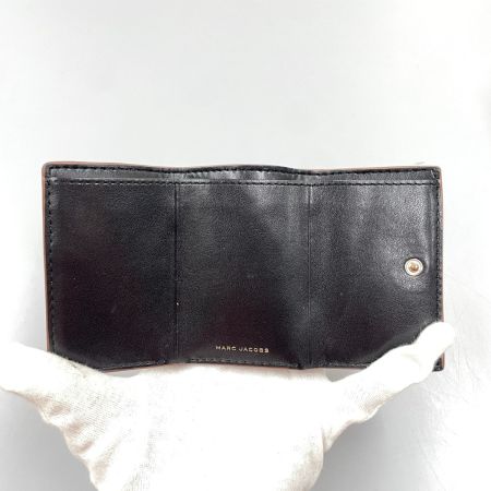  MARC JACOBS マークジェイコブス 3つ折り財布  M0016973 240 ブラウン