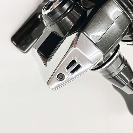  SHIMANO シマノ Vanquish 23 ヴァンキッシュ C3000MHG 045317 スピニングリール