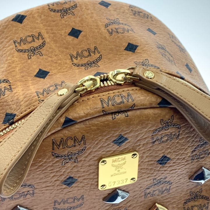 MCM エムシーエム ロゴグラム スタッズ バックパック デイパック