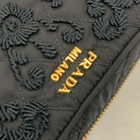  PRADA プラダ  刺繍 ナイロン 化粧ポーチ ポーチ ブラック