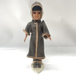 〇〇  カナダ製 イヌイット民族衣装人形 スリーピングアイ Cランク