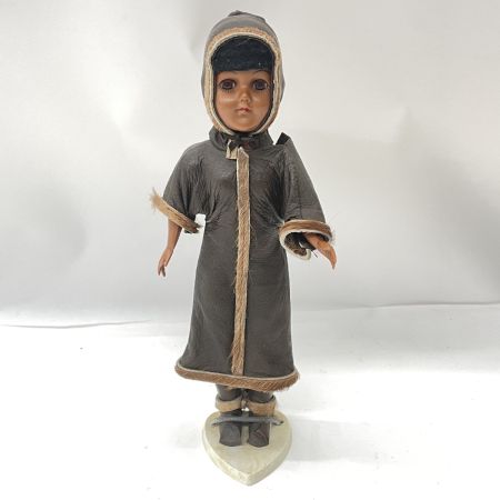   カナダ製 イヌイット民族衣装人形 スリーピングアイ