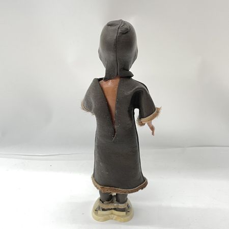   カナダ製 イヌイット民族衣装人形 スリーピングアイ