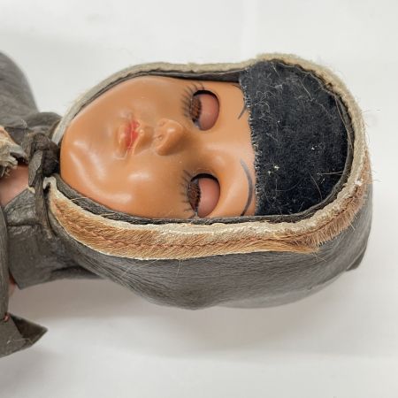   カナダ製 イヌイット民族衣装人形 スリーピングアイ