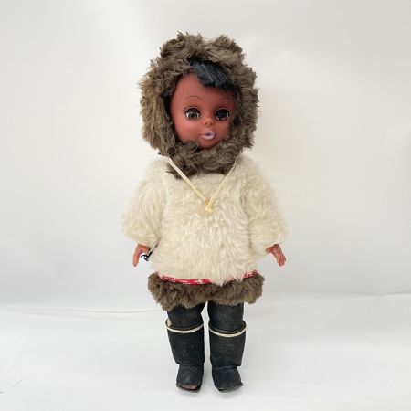   エスキモー人形 白い毛皮 スリーピングアイ