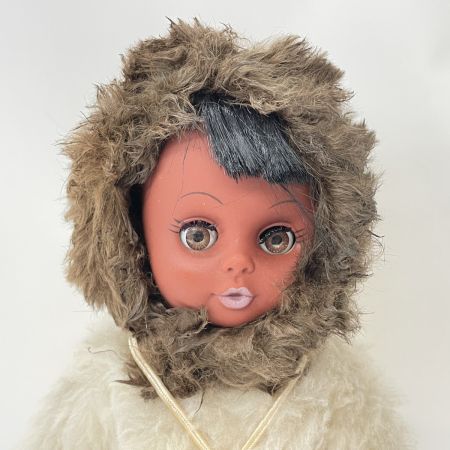   エスキモー人形 白い毛皮 スリーピングアイ