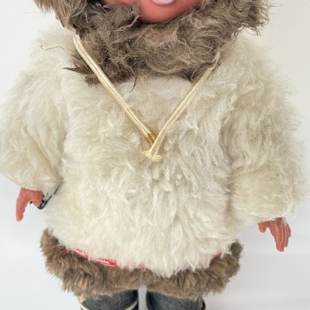   エスキモー人形 白い毛皮 スリーピングアイ