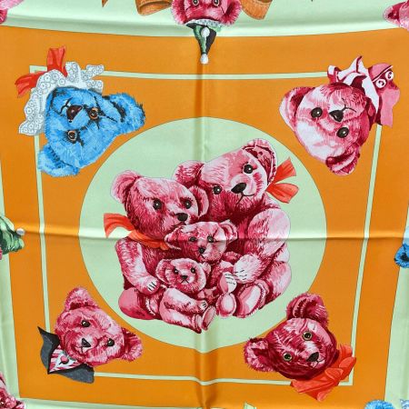  HERMES エルメス 大判スカーフ カレ90 CONFIDENTS DES COEURS 心の友 テディベア オレンジ